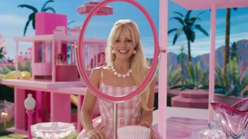 Barbie Bangs: Αυτό θα είναι το κούρεμα που θα βλέπεις παντού το φθινόπωρο