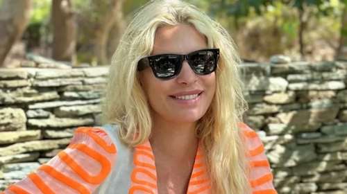 Ελένη Μενεγάκη: Το styling combo με ένα τζιν παντελόνι που θέλουμε να αντιγράψουμε τον Σεπτέμβριο