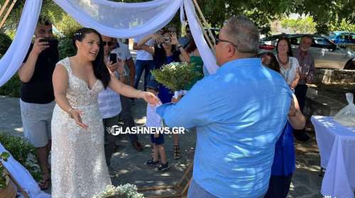 Χανιά: Ανδρας πήγε στην εκκλησία για βάφτιση και έφυγε… γαμπρός - Τον περίμενε με την ανθοδέσμη [βίντεο]