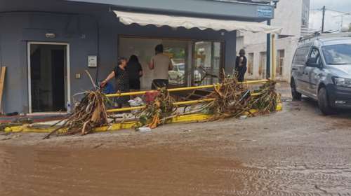 Βυθίστηκαν στη λάσπη τα Ψαχνά: Συγκλονίζουν οι φωτογραφίες [Εικόνες]