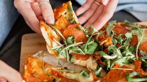 Τα 8 δημοφιλέστερα fast food και οι έξυπνες healthy εναλλακτικές τους - τι προτείνει η ειδικός