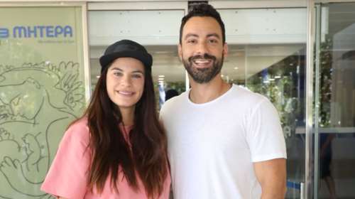 Χριστίνα Μπόμπα-Σάκης Τανιμανίδης: Καλωσορίζουν το 2022 και δείχνουν για πρώτη φορά τα πρόσωπα των παιδιών τους