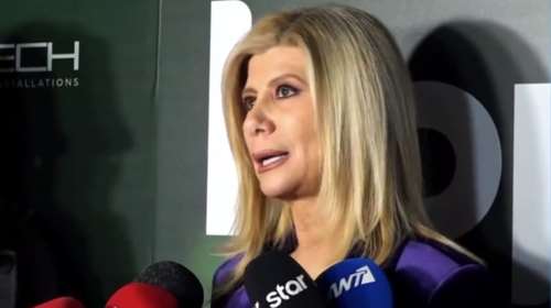 Συγκινεί η Ζήνα Κουτσελίνη: "Ενώ στόλιζα δέντρο ο πατέρας μου λόγω του αλκοόλ το γκρέμιζε"