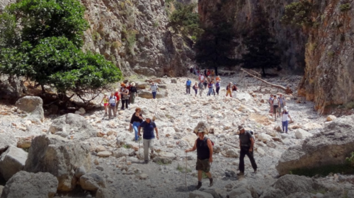 Θρίλερ στα Χανιά: Τουρίστες εντόπισαν νεκρό άνδρα στο φαράγγι της Αράδαινας