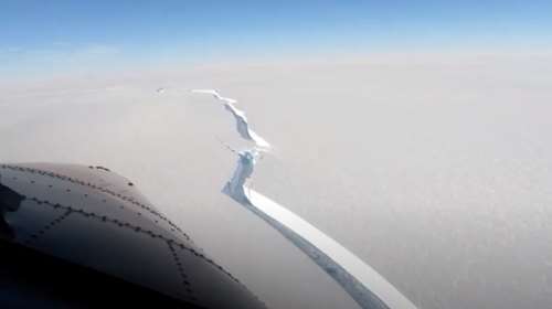 Σοκαριστικό: Παγόβουνο στο μέγεθος του Λονδίνου αποσπάστηκε από την Ανταρκτική [Βίντεο]