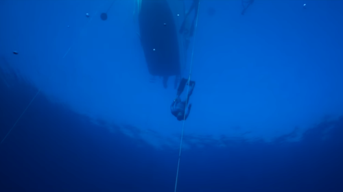 Παγκόσμιο ρεκόρ στην Καλαμάτα: Καταδύθηκε στα 112 μέτρα με μία ανάσα! [Βίντεο]