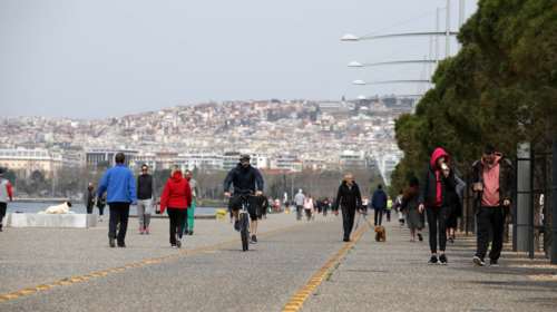 Κορονοϊός:  Λουκέτο και στην παραλία της Θεσσαλονίκης μετά τον συνωστισμό στις ...βόλτες
