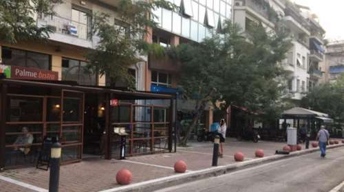 Οικογένεια Κουτρουλιά: Στο σφυρί το κατάστημα Palmie bistro στην Πλατεία Βικτωρίας
