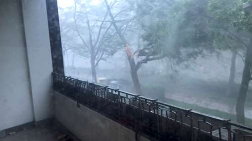 Γερμανία: Ανεμοστρόβιλος σάρωσε αρκετές πόλεις - Ένας νεκρός και δεκάδες τραυματίες [Βίντεο]