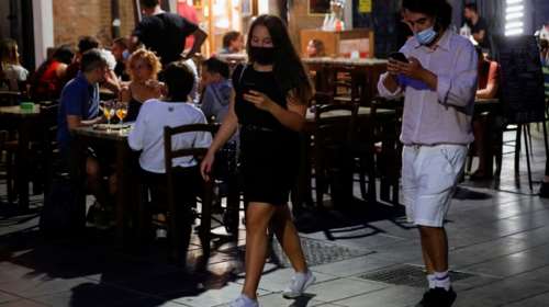 Κορονοϊός: Πέφτει ο μέσος όρος στην Ιταλία - Στα 35 έτη τα κρούσματα της τελευταίας εβδομάδας