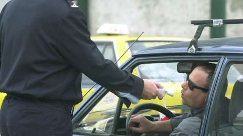 Μπαράζ ελέγχων της Τροχαίας: 482 παραβάσεις για κατανάλωση αλκοόλ σε έλεγχο 12.774 οδηγών