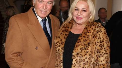 40 χρόνια πριν: Η Μπέσσυ Αργυράκη νύφη με τιάρα και νυφικό από οργάντζα