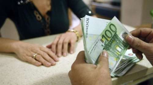 Μικροπιστώσεις: Τα δάνεια έως 25.000 ευρώ από ΔΕΚΟ, ασφαλιστικές, ακόμα και από... εταιρείες κινητής τηλεφωνίας
