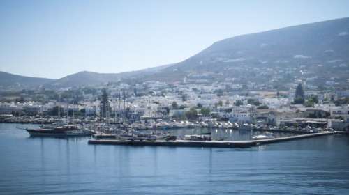 ΑΑΔΕ: Πάνω από 400 παραβάσεις σε δημοφιλείς τουριστικούς προορισμούς - Πρόστιμα σε Ρόδο, Πάρο, Κέρκυρα