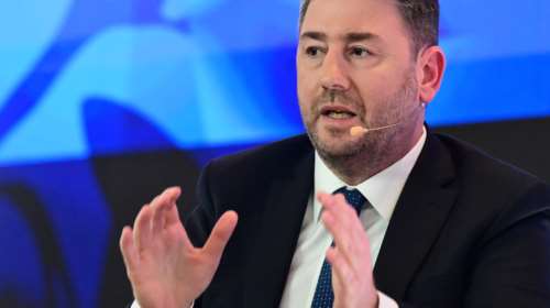 Οι "περίεργες" ερωτήσεις που τίθενται σε μια νέα δημοσκόπηση που τρέχει στην Αθήνα- Για τον αρχηγό του ΠΑΣΟΚ