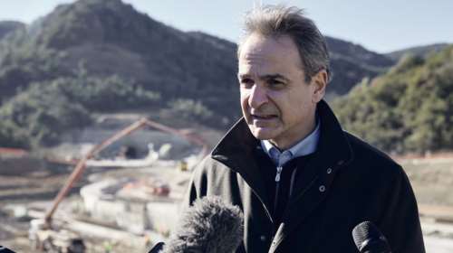 Μητσοτάκης: Για τους αγρότες "θα ξύσουμε τον πάτο του  βαρελιού"- Συνάντηση όμως μόνο με ανοιχτούς δρόμους