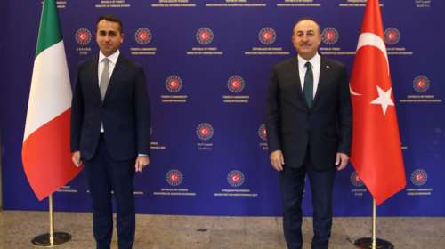 Το... βιολί του ο Τσαβούσογλου: Θα εργαστούμε από κοινού με την Ιταλία για μια σταθερή ειρήνη στη Λιβύη