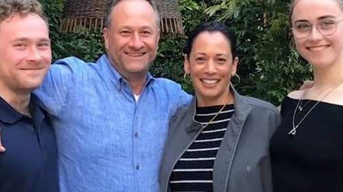 Η Καμάλα Χάρις μοιράζεται τις συμβουλές γάμου που έδωσε στον θετό γιο της Κόουλ Έμχοφ