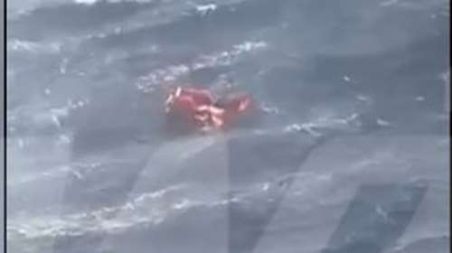 Δραματική διάσωση ναυαγού στα ανοιχτά της Μυκόνου εν μέσω σφοδρής θαλασσοταραχής  [βίντεο]