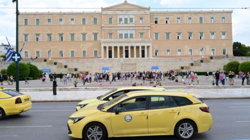 &quot;Χειρόφρενο&quot; τραβούν τα ταξί από σήμερα έως το πρωί της Πέμπτης - Ποιες περιπτώσεις θα εξυπηρετούν μόνο