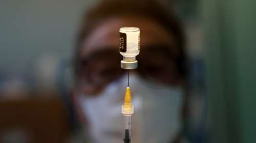 Θεμιστοκλέους: 915.000 εμβολιασμοί μέχρι σήμερα -  Μόνο 6 περιπτώσεις αλλεργικής αντίδρασης