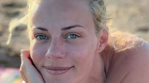 Ατημέλητα μαλλιά, μαγιό και σορτσάκι: Η εντυπωσιακή φυσική ομορφιά της Ζέτας Μακρυπούλια - Οι φωτογραφίες της σε πεζοπορία