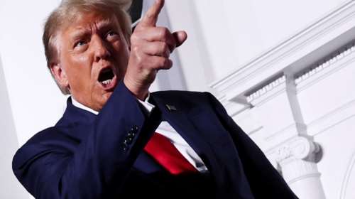 Ο Τραμπ επανεμφανίστηκε στο Twitter - Ανέβασε ιστορική φωτογραφία από τη σύλληψή του στην Ατλάντα