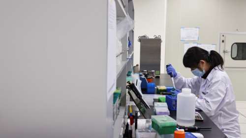 Κορονοϊός: Αισιόδοξα νέα από τη Βρετανία - Ξεκινούν έρευνες για θεραπεία στο σπίτι με φάρμακα