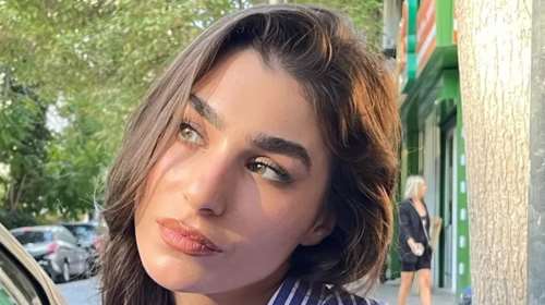 Η Χρύσα Μιχαλοπούλου με κολάν και μπουστάκι για pilates