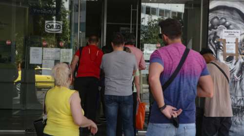 Καταβάλλεται το &quot;μπόνους&quot; των 300 ευρώ σε επιπλέον 10.290 μακροχρόνια ανέργους