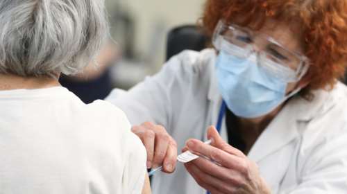 Μέλος Επιτροπής Εμβολιασμών: Μόνο ένα περιστατικό θρόμβωσης στην Ελλάδα - Δεν σημαίνει ότι σχετίζεται με το εμβόλιο