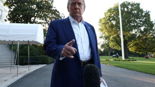 Ο Τραμπ &quot;βρήκε αγοραστή για το TikTok&quot;: &quot;...μια ομάδα &quot;πολύ πλούσιων ανθρώπων&quot;