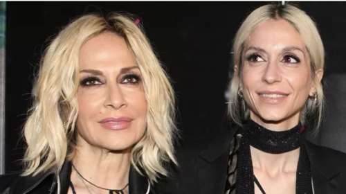 Σοφία Καρβέλα: Το φιλί σε γοητευτικό άνδρα και το νόημα της μητέρας της Άννας Βίσση