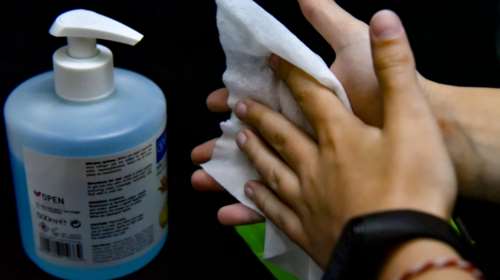 Έλλειψη αντισηπτικών και στην Ελλάδα - Παρέμβαση του υπουργείου Οικονομικών