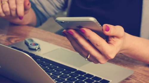 Σοκ για 21χρονη στην Κρήτη: Είδε προκλητικές φωτογραφίες της στα social media