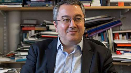 Η νέα ανάρτηση Μόσιαλου για τη σχέση του κορονοϊού με τα βρέφη και το θηλασμό