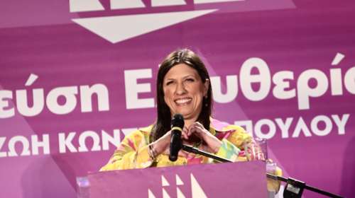 Η Ζωή Κωνσταντοπούλου εξηγεί γιατί μοιράζει καρδούλες και απαντάει στον Κουτσούμπα που την ειρωνεύτηκε