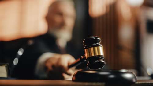 &quot;Τσεκούρι&quot; στους μισθούς 30 δικαστών για καθυστέρηση στην έκδοση αποφάσεων