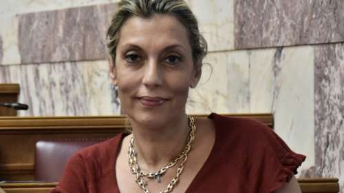 Συνεπιμέλεια: Το νομοσχέδιο που έκανε την Αννα Καραμανλή να βουρκώσει