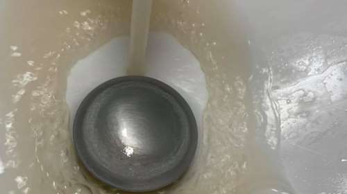 Συναγερμός στη Λάρισα: Θολό και καφέ νερό αναβλύζουν οι βρύσες  -  ΔΕΥΑΛ σε Λαρισαίους: Μην το καταναλώσετε