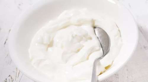 "Ένα γιαουρτάκι" για βραδινό: Τι να βάλεις μέσα για να χορτάσεις πραγματικά