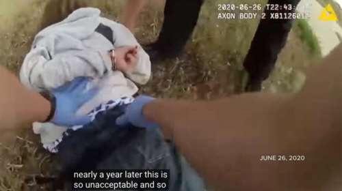 Νέα φρίκη στις ΗΠΑ: Αστυνομικοί βασανίζουν και κοροιδεύουν ηλικιωμένη με άνοια [βίντεο]