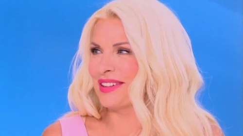 Ελένη Μενεγάκη: &quot;Μου το ζητάει η κόρη μου - Περνούσαμε απ’ έξω και μου λέει...&quot;