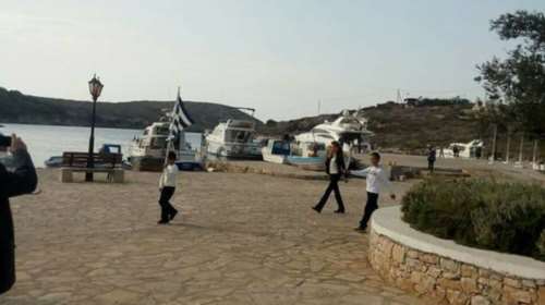 Mαθητές από τη Βούλα θα παρελάσουν στους Αρκιούς μαζί με τον μοναδικό μαθητή του νησιού