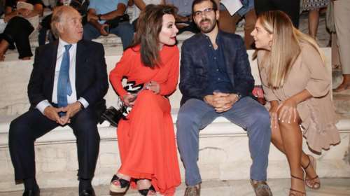 Η Έλλη Παπαδιαμάντη απαστράπτουσα σε πάρτι στο Γκστάαντ - Ποια είναι η νύφη της Γιάννας Αγγελοπούλου Δασκαλάκη