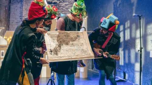 Τα Xριστουγεννιάτικα Ζαμομίνια και η μυστηριώδης εξαφάνιση του Αη Βασίλη, στο θέατρο Πορεία