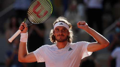 Στο &quot;πόδι&quot; το Προάστιο Καρδίτσας για τον Τσιτσιπά: Στήθηκε οθόνη για να δουν το δικό τους παιδί [Βίντεο]