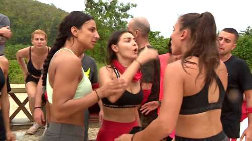 Βγήκαν τα &quot;μαχαίρια&quot; στο Survivor: Αγριος τσακωμός ανάμεσα σε Βρισηίδα και Ασημίνα [βίντεο]