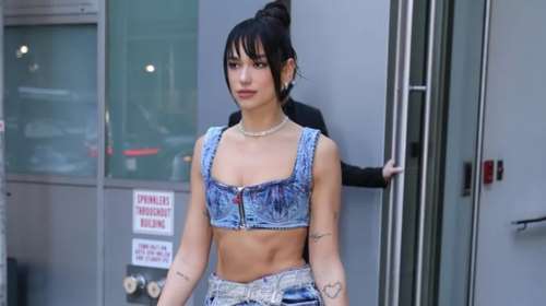 Η Nτούα Λίπα είναι στην Αθήνα και φόρεσε το πιο άνετο καλοκαιρινό look