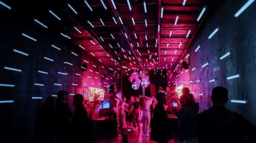 Aδιανότητο: Νέο κορονό-πάρτι 70 ατόμων λίγο πριν από το γενικό lockdown στη Ρόδο